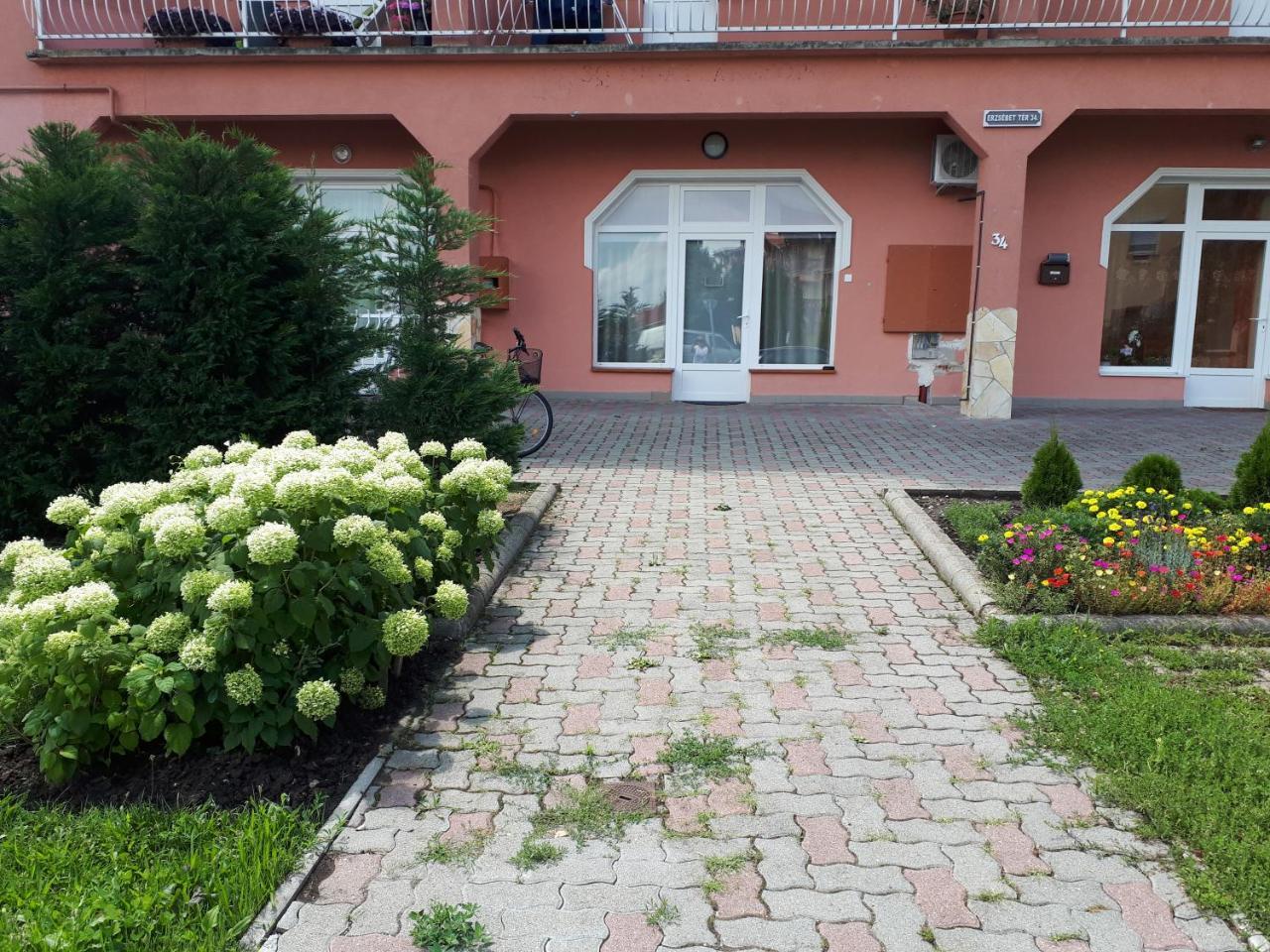 Kertvárosi Apartman Tiszaújváros Exterior foto