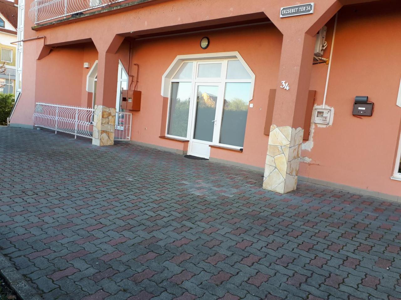 Kertvárosi Apartman Tiszaújváros Exterior foto