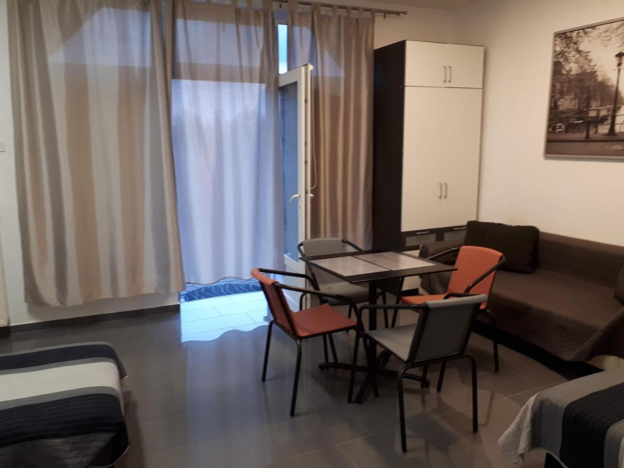 Kertvárosi Apartman Tiszaújváros Exterior foto